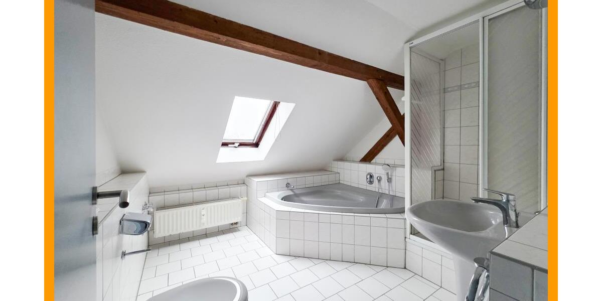 Schöne 3 Raum-Dachgeschoss Whg. mit Eckbadewanne - Dachgeschoßwohnung Gera Ostviertel | Angebot:26335591