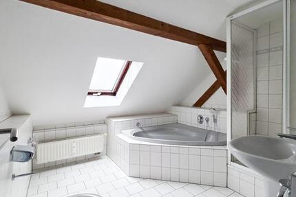 Schöne 3 Raum-Dachgeschoss Whg. mit Eckbadewanne - Wohnung Gera Ostviertel | Angebot:26335591