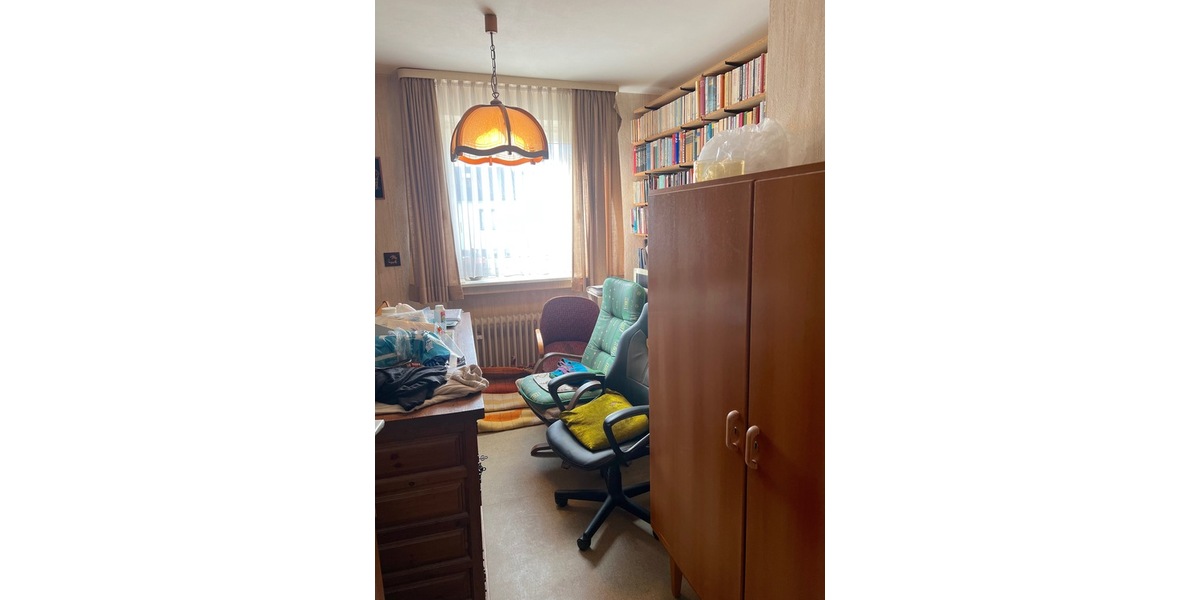 DUS, 4Zi. RMH, 110m² Wfl., 215m² Grd., Terr., Garten, Keller, Grg. 4 zimmer