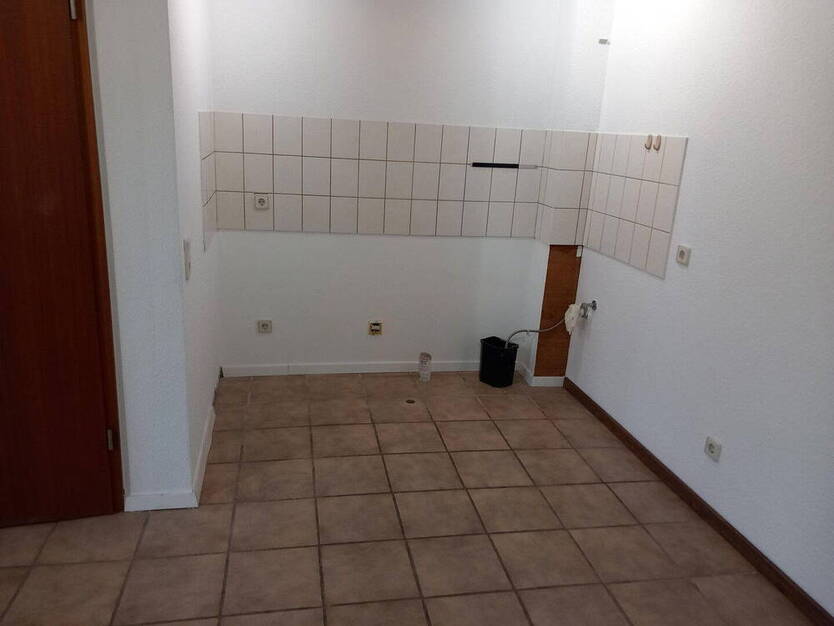 Helles Appartment, ca. 43m², große Fensterfront, 1.OG