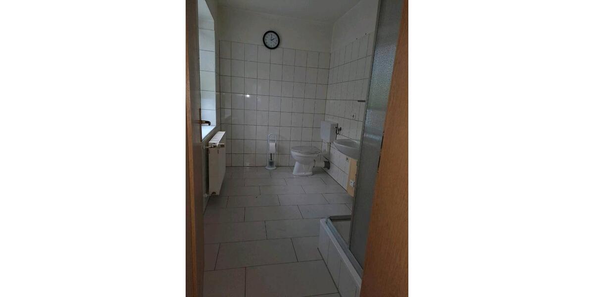 Hochparterre Bernburg (Saale) - 1 Zimmer, 35 m&sup2;, 210&euro; | Angebot:26411637
