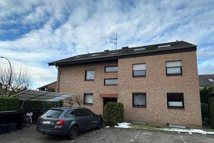 Großzügige Dachgeschoss-Wohnung mit Balkon und PKW-Stellplatz 4 zimmer