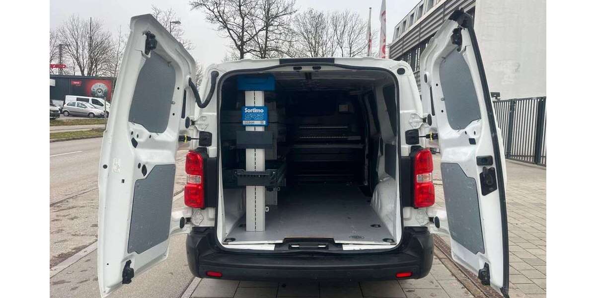 Opel Vivaro 99.250 km 16.890 &euro; München 81825