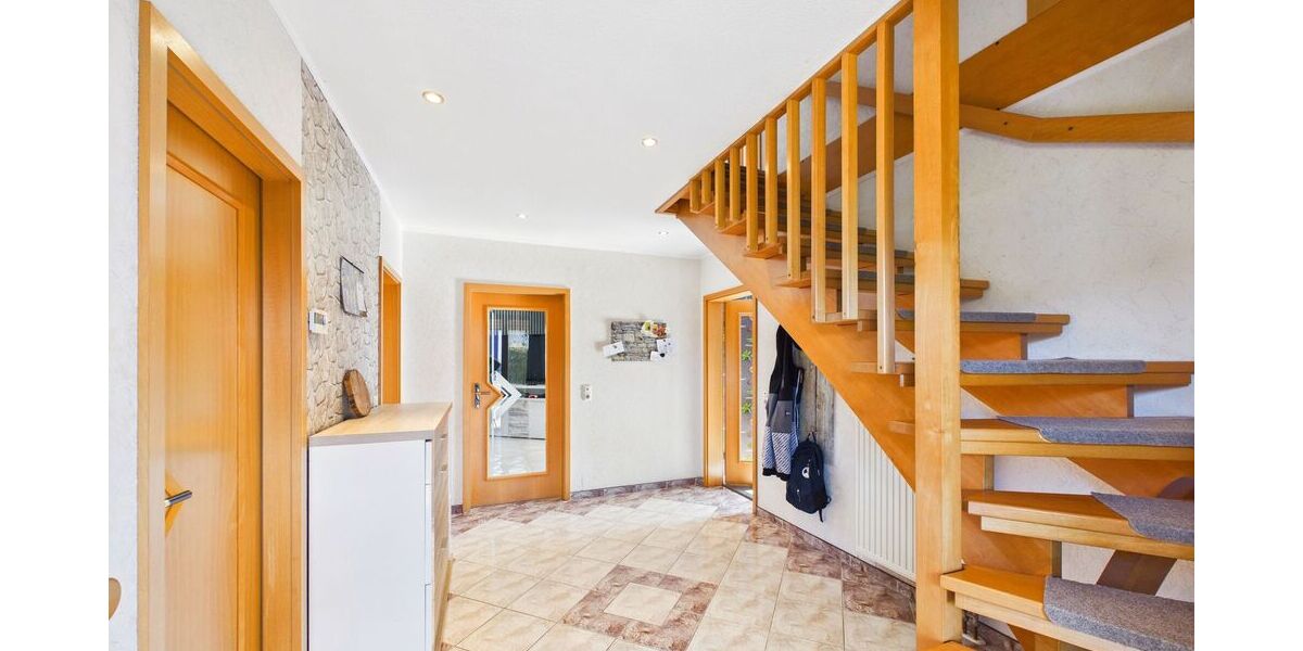 Mehr Raum als erwartet: Einfamilienhaus mit praktischer Raumstruktur, Doppelgarage, Carport und Pool - Einfamilienhaus Grünheide (Mark) | Angebot:26020268