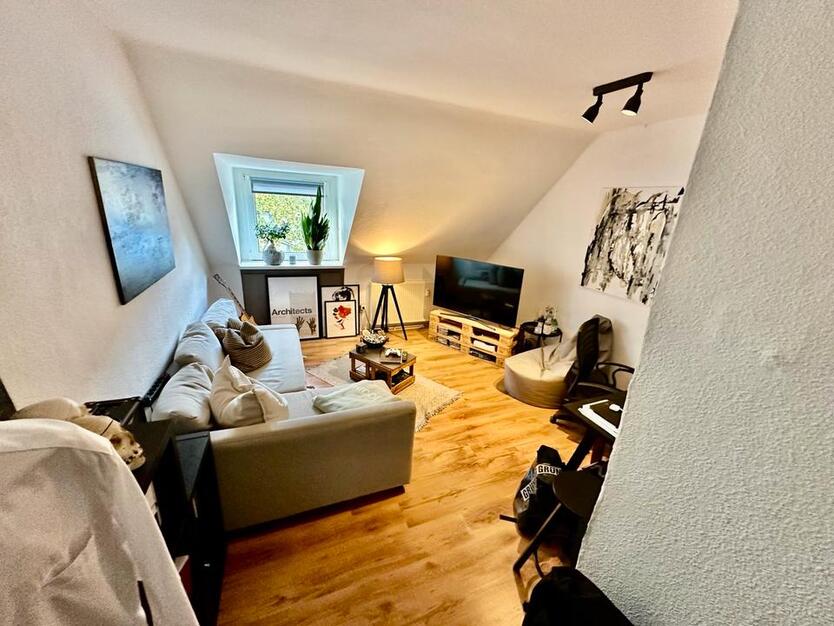 2,5 Zimmer Wohnung im DG ab 01.02.2026 zu Vermieten! zimmer
