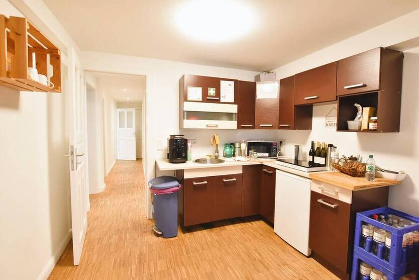 Top gepflegte 3 Zimmer Büro- Praxisfläche in begehrter Lage