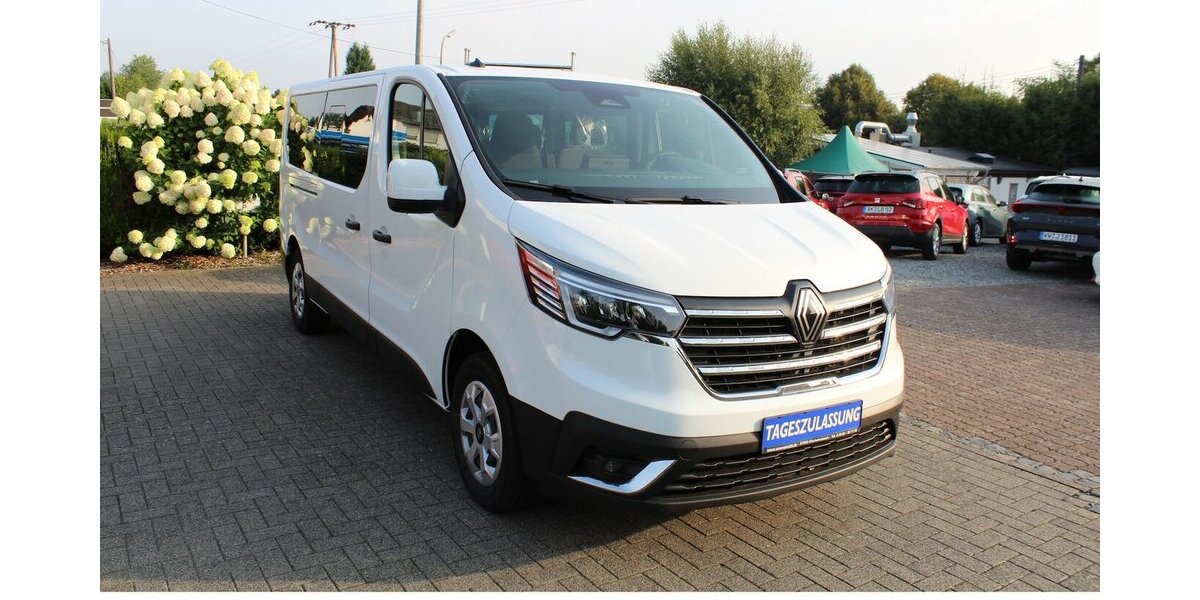 Renault Trafic 2,0 dCI L2H1 / Authentic/9Sitze/SHZ/PDC/ 1.950 km 35.500 € Höchstenbach 57629