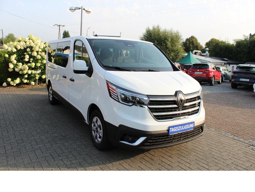 Renault Trafic 2,0 dCI L2H1 / Authentic/9Sitze/SHZ/PDC/ 1.950 km 36.500 € Höchstenbach 57629
