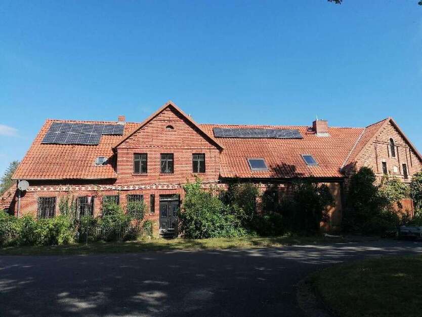 Haus zum Kaufen in Lemgow 400.000 € 640 m²
