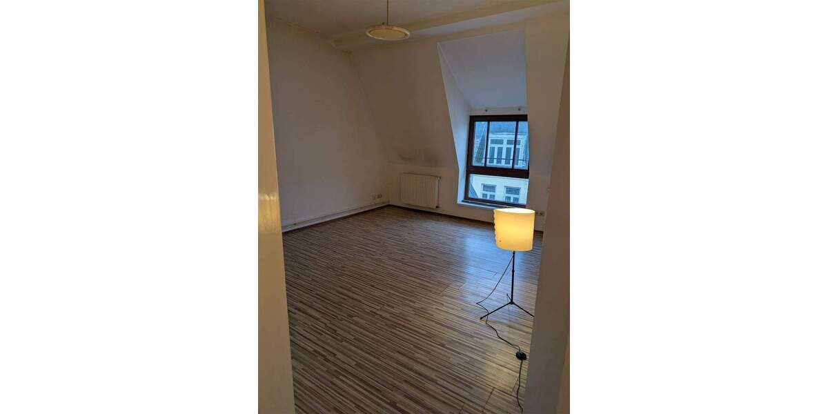 Geräumige 2-Zimmer-Whg. in schönem Jugendstilhaus zu vermieten Vinetaplatz 4, Kiel-Gaarden 2 zimmer