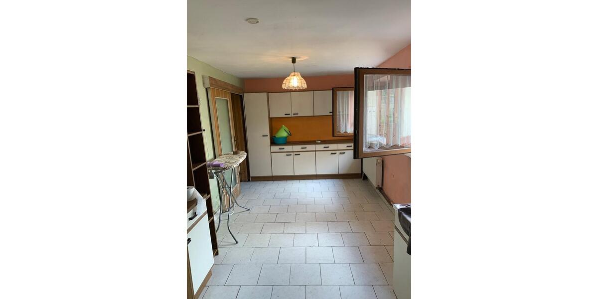 Reihenhaus Werdau - 9 Zimmer, 180 m&sup2;, 89.000&euro; | Angebot:25900449