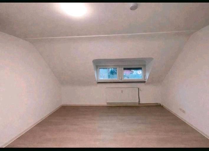 Dachgeschoßwohnung Völklingen - 4 Zimmer, 70 m&sup2;, 600&euro; | Angebot:26635845