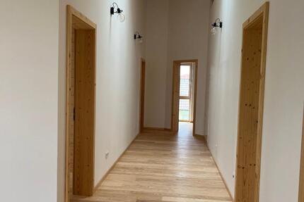 Exklusive Neubauwohnung mit hochwertiger Ausstattung in Pilsting zimmer