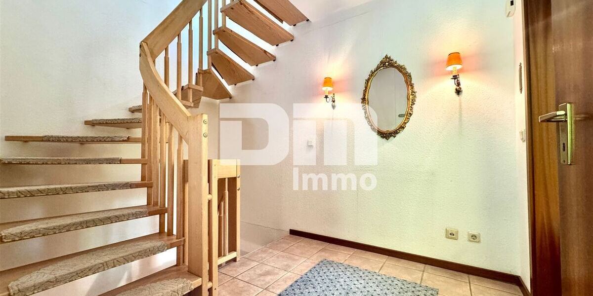Charmantes Wohnglück - Ihr neues Zuhause mit Carport Terrasse und großem Gartenbereich - Doppelhaushälfte Rosdorf | Angebot:26770582