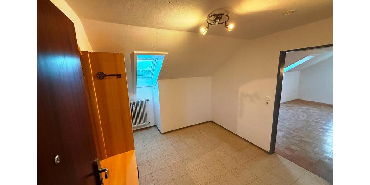 Geschmackvolle, renovierte DG-Whg mit 1,5 Räumen und Einbauküche 1.5 zimmer