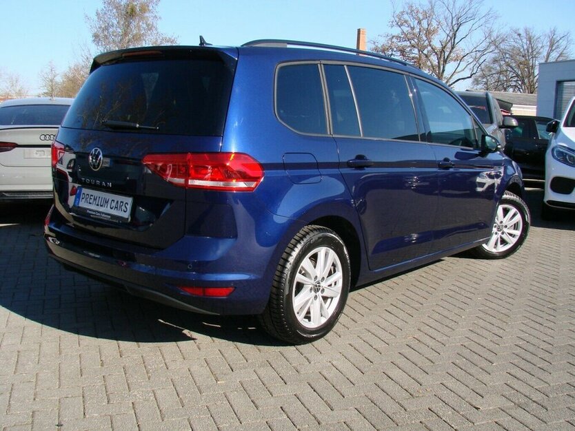 VW Touran 1.5TSI Comfortline 7-Sitzer ACC Standheizun 18.601 km 32.480 € Falkensee 14612