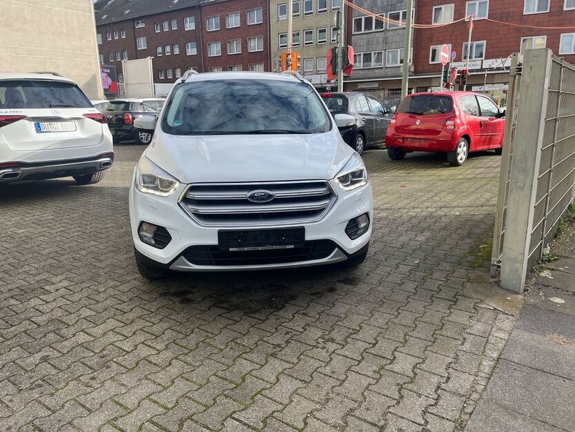Ford Kuga 102.000 km 7.900 € Duisburg 47057