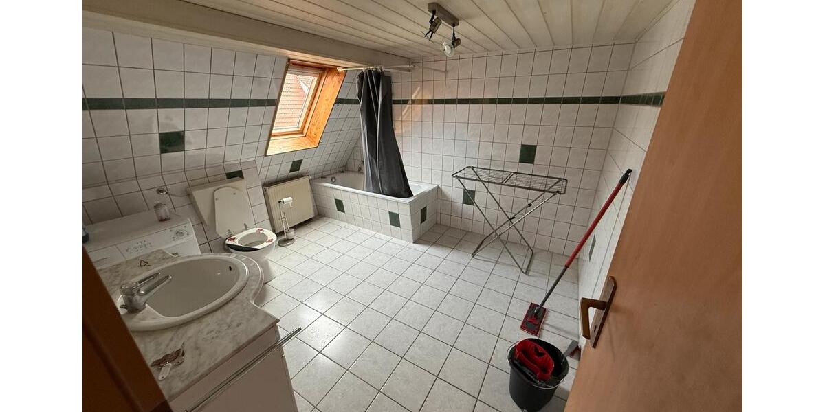 Dachgeschoßwohnung Herrenberg - 5 Zimmer, 105 m&sup2;, 1.350&euro; | Angebot:26385544