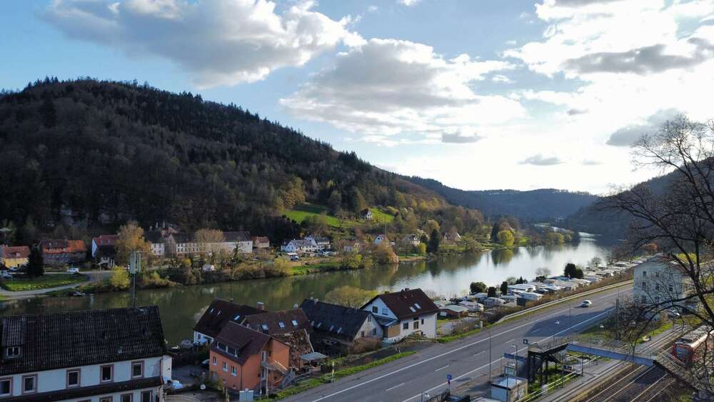 Ehemaliges Gasthaus mit 3 Einzelzimmer & 5 potentiellen Wohnungen inkl. Gaststätte und Parkplätze - Gewerbeobjekt Neckarsteinach | Angebot:26059114