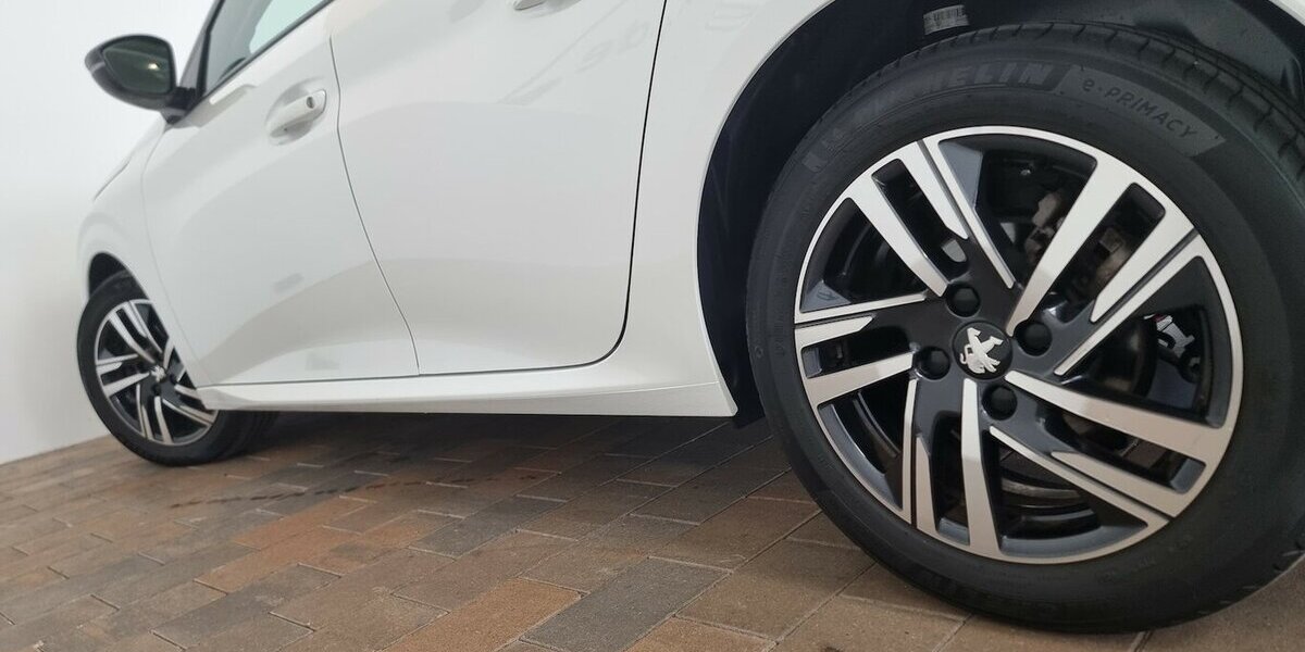 Peugeot 208 Allure LED ACC APP Klima Kamera Keyfree VIC 30.200 km 14.450 &euro; Garrel 49681