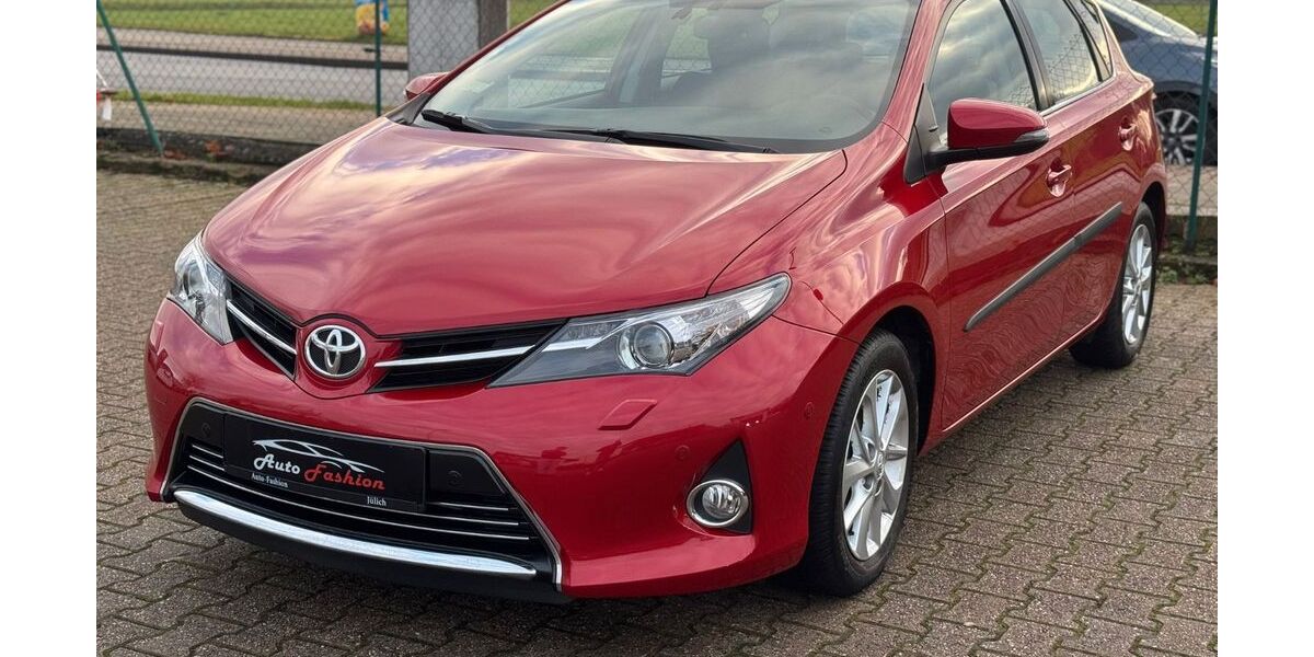 Toyota Auris 39.800 km 12.950 &euro; Jülich 52428