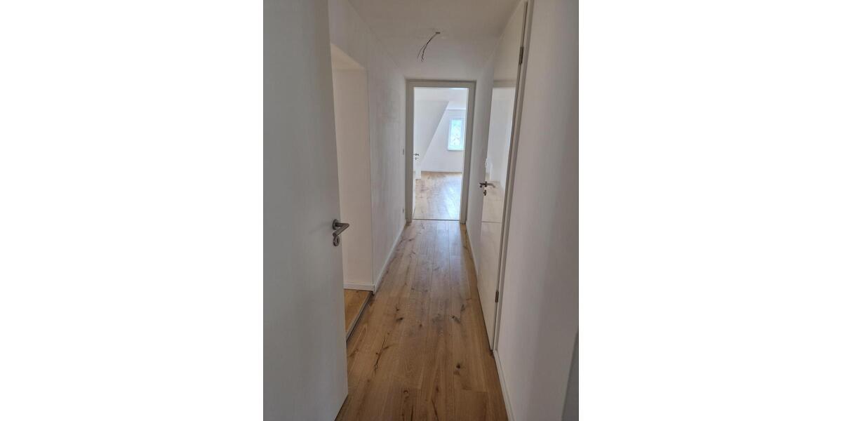 Familienfreundliche 4-Zimmer-Wohnung mit Balkon und offenem Wohnbereich - Etagenwohnung Hainichen | Angebot:27212357