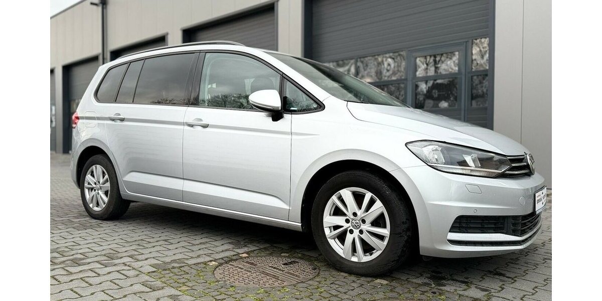VW Touran 7 Sitze / Automatik / AHK / 1. Hd / Navi 110.000 km 23.490 &euro; Mönchengladbach 41066