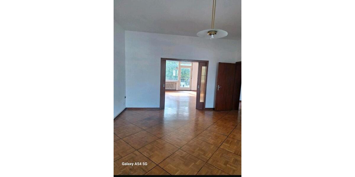 Etagenwohnung Mönchengladbach Nord - 5 Zimmer, 170 m&sup2;, 2.000&euro; | Angebot:24366967