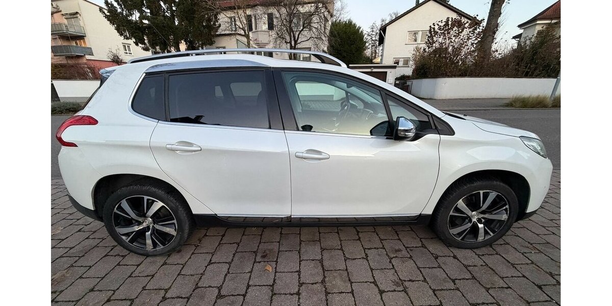 Peugeot 2008 1.2 Allure Pano Navi Leder JBL 137.000 km 7.490 € Neckarsulm 74172