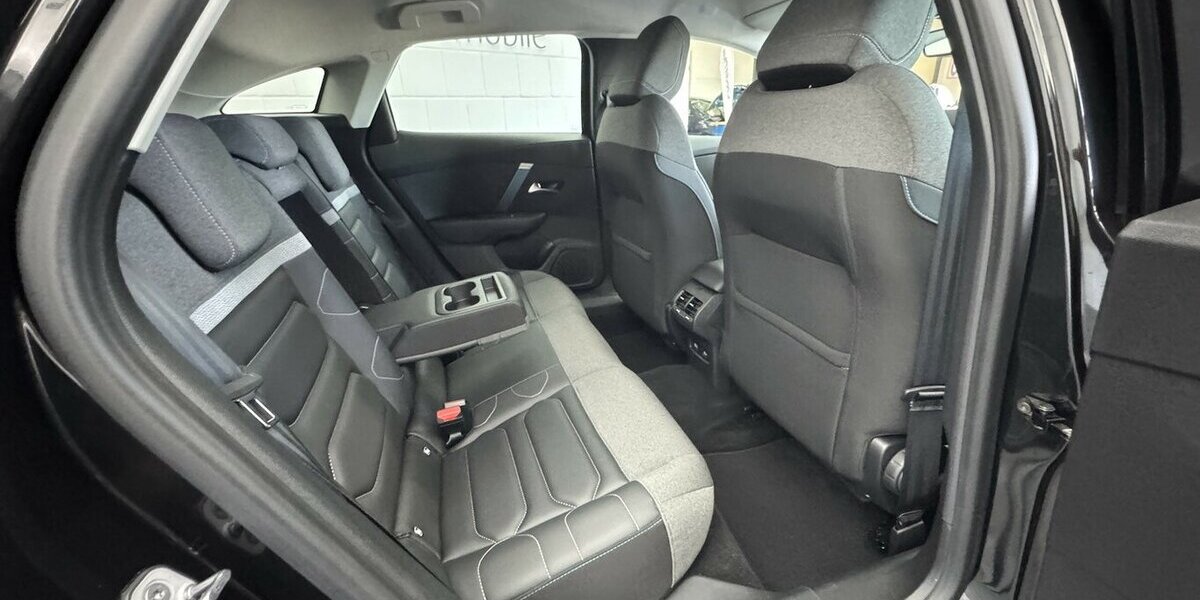 Citroen C4 e- 136 Shine 50 KWh LED CARPLAY 43.800 km 16.890 &euro; Lich 35423