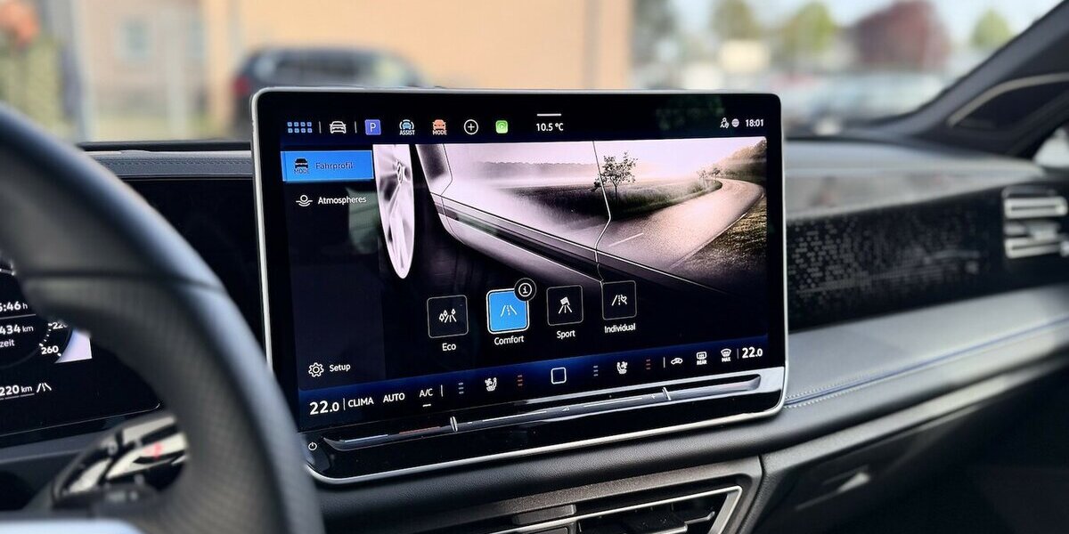 VW Tiguan R-Line/Pano/Memory/HUD/360°/Keyless 5.990 km 48.990 &euro; Mönchengladbach 41066