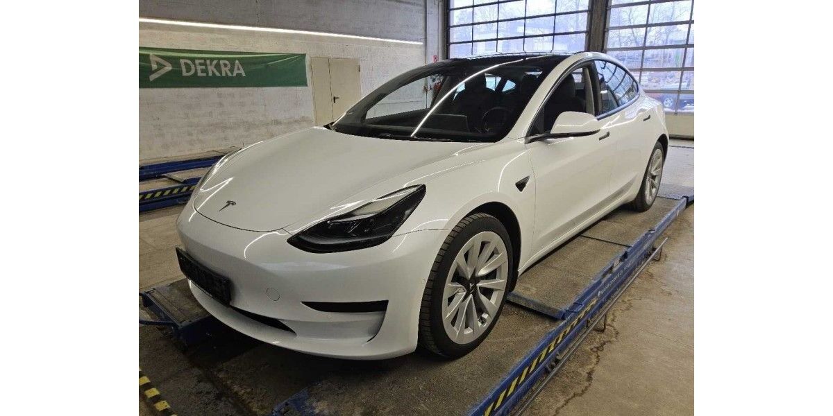Tesla Model 3 40.819 km 25.500 &euro; Hennef 53773