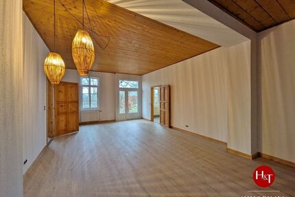 Erstbezug nach Renovierung - viel Platz, großer Garten und Weitblick!