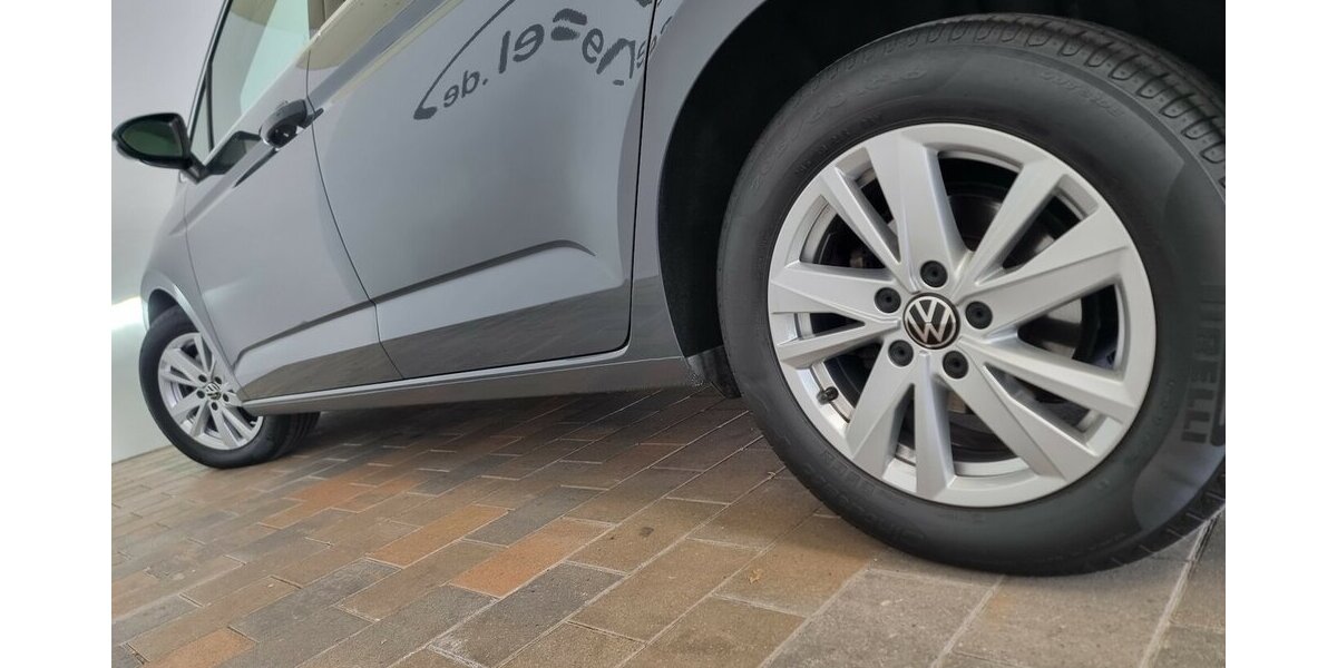 VW Touran Highline BMT LED ACC Nav Panorama 7-Sitze 37.700 km 27.850 &euro; Garrel 49681