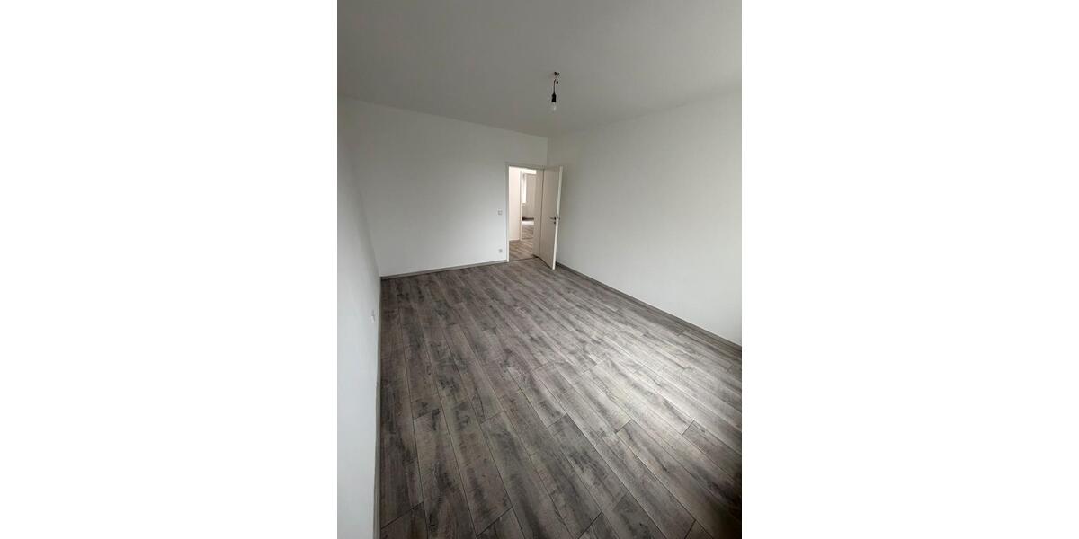 Erdgeschoßwohnung Solingen - 4 Zimmer, 80 m&sup2;, 950&euro; | Angebot:24740022