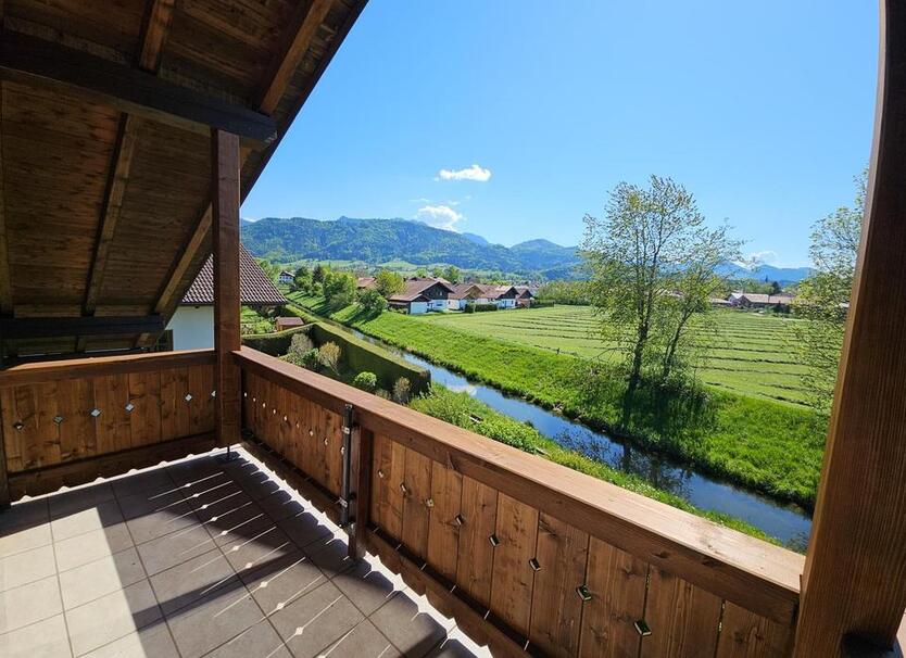 Charmante helle 3-Zi Dachgeschoßwohnung mit traumhaftem Bergblick am Chiemsee