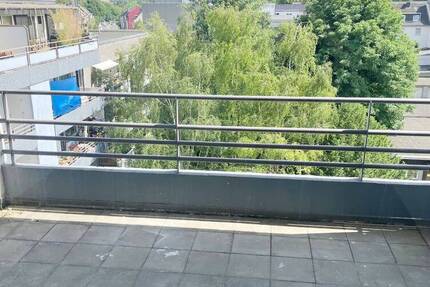 Ihr Zuhause mit Balkon-Fernblick ins Grüne! 2 Zimmer, guter Schnitt, Wannenbad, Abstellraum, Aufzug
