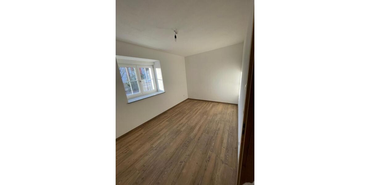 Etagenwohnung Neunburg vorm Wald - 1 Zimmer, 57 m&sup2;, 10&euro; | Angebot:25230846