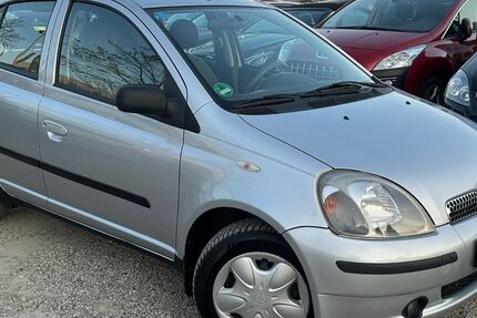 Toyota Yaris 62.478 km 3.290 € Berlin 13089