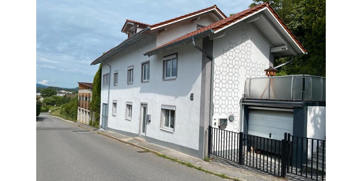 Mehrfamilienhaus, Wohnhaus Regen - 8 Zimmer, 203 m&sup2;, 1.600&euro; | Angebot:26343571