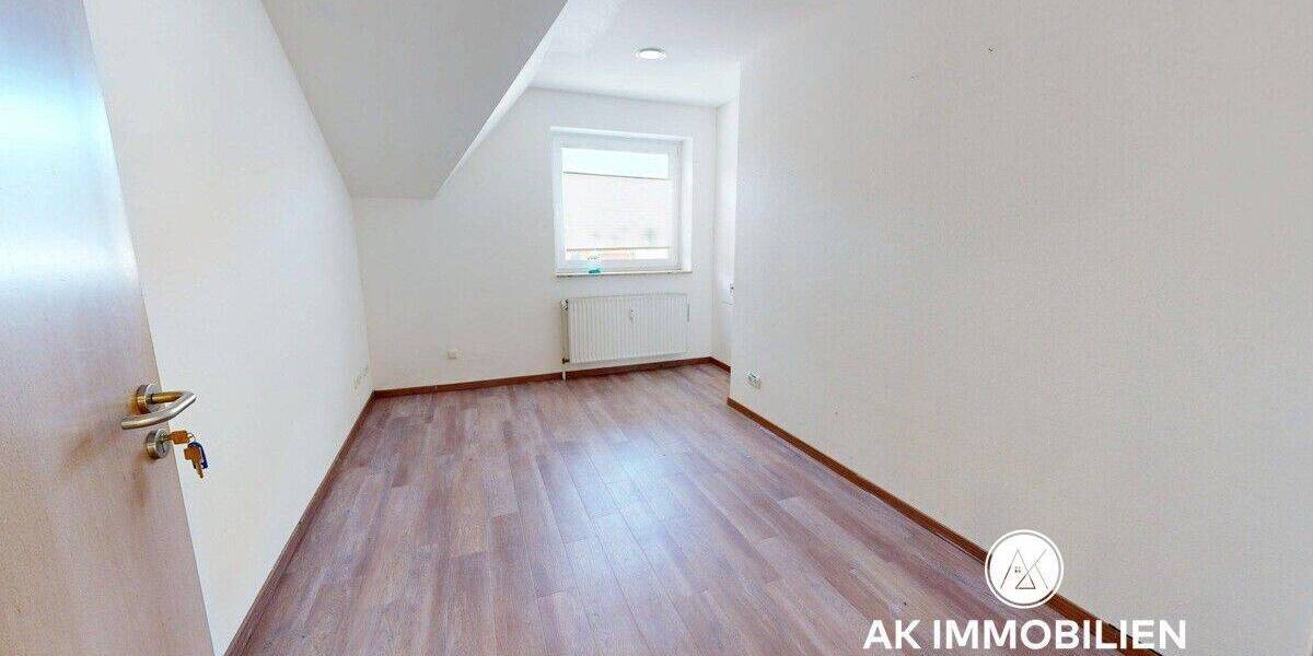 Etagenwohnung Hessisch Oldendorf - 6 Zimmer, 140 m&sup2;, 800&euro; | Angebot:26862704