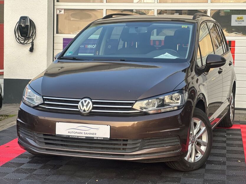 VW Touran 171.500 km 13.999 € VÖHRINGEN (LANDKREIS ROTTWEIL BEI STUTTGART) 72189