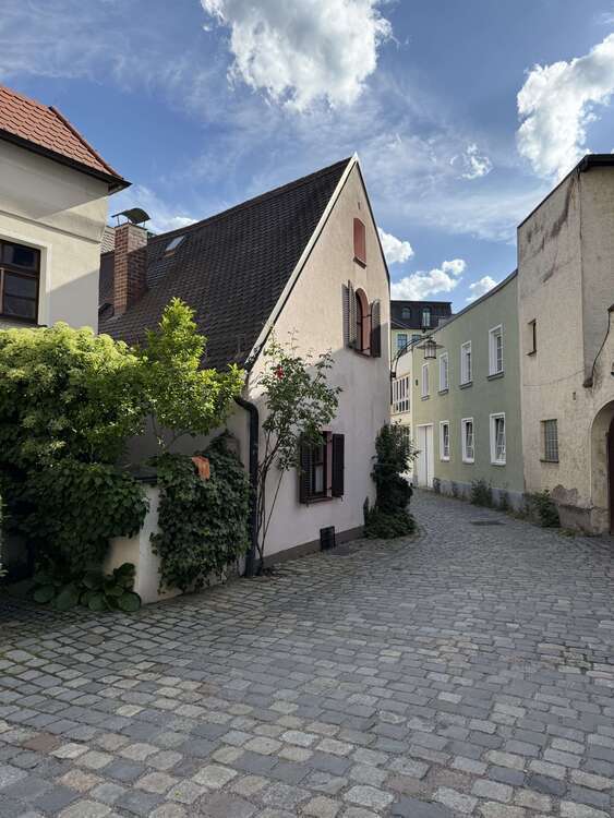 Haus zum Mieten in Weiden 1.950 € 200 m²