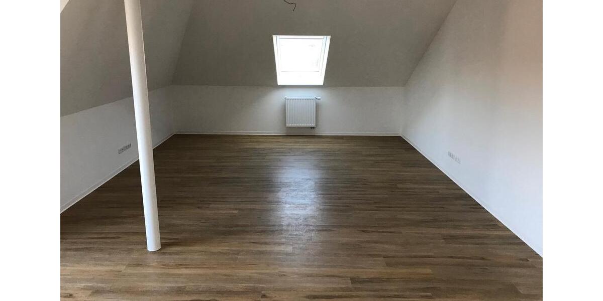 Dachgeschoßwohnung Tellingstedt - 4 Zimmer, 156 m&sup2;, 1.090&euro; | Angebot:26380781