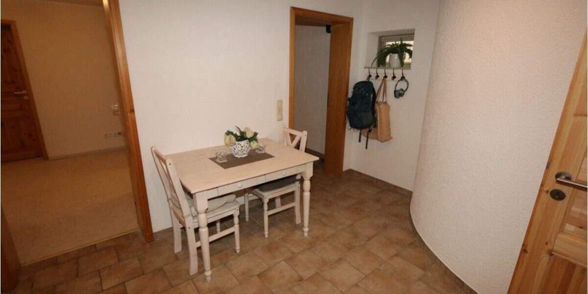 schönes, ruhiges und zentral gelegenes Einfamilienhaus mit zwei Garagen zu verkaufen 1 zimmer