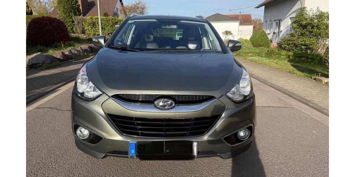 Hyundai ix35 197.000 km 5.350 &euro; Schwalbach 66773
