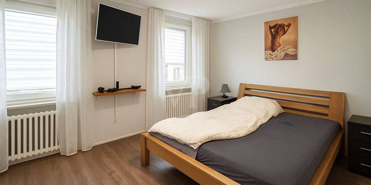 Etagenwohnung Velbert Mitte - 2 Zimmer, 92 m&sup2;, 185.000&euro; | Angebot:24033335