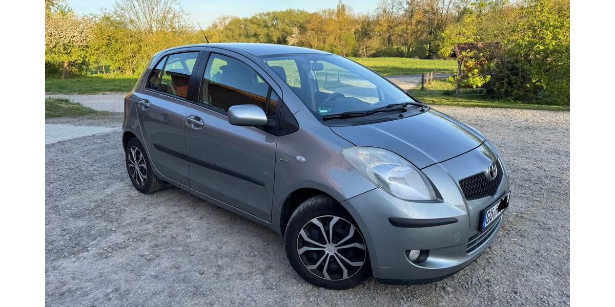 Toyota Yaris 142.300 km 5.149 &euro; göttingen 37075
