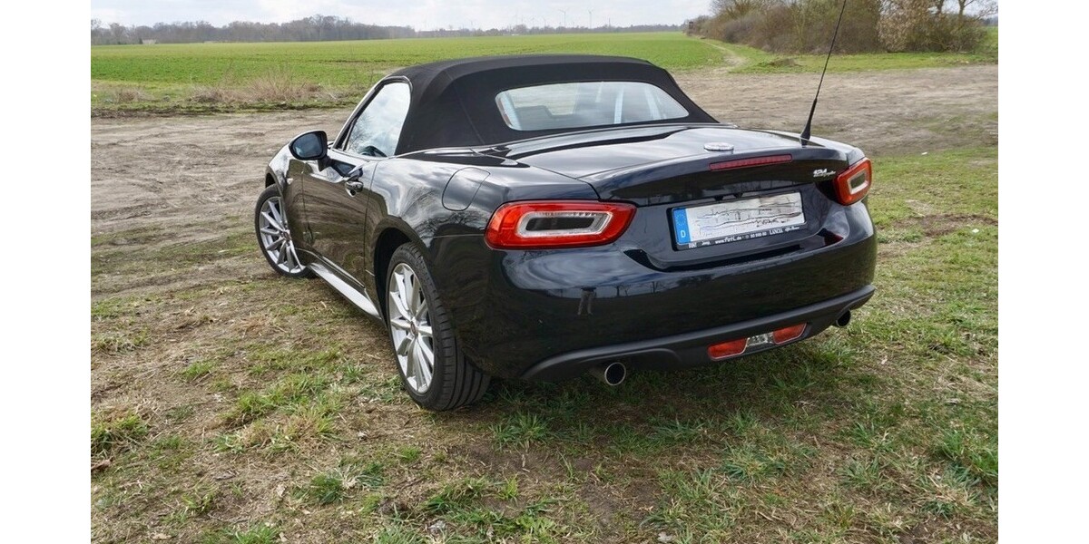 Fiat 124 Spider 15.000 km 24.400 &euro; Berlin 10178