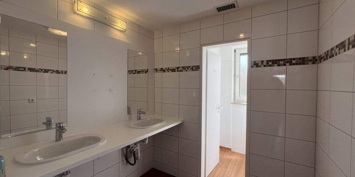 Gewerbeobjekt Erlangen Büchenbach - 9 Zimmer, 449.000&euro; | Angebot:25671201